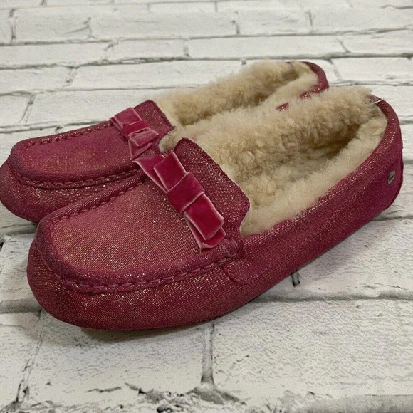 UGG Girl's Annmarie Sparkle Fuchsia Pink Slipper Shoes Size 6 MSRP $150 - Picture 1 of 8